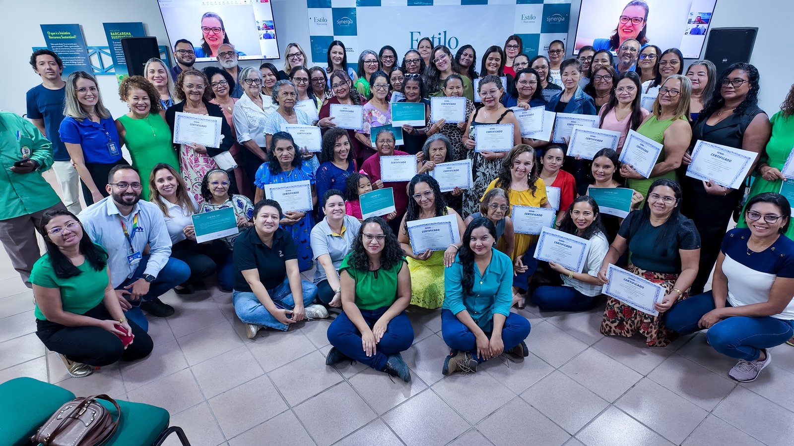 Projeto financiado pelo Fundo de Sustentabilidade Hydro certifica mulheres em costura industrial de uniformes